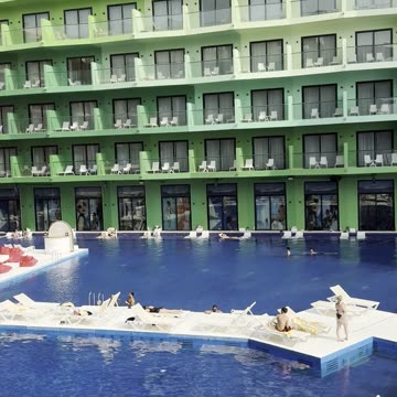 Côte d’Azur 5 Star Resort 🏡