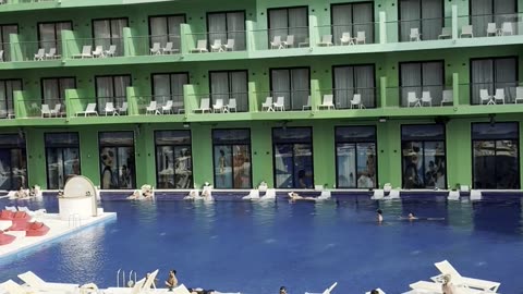Côte d’Azur 5 Star Resort 🏡