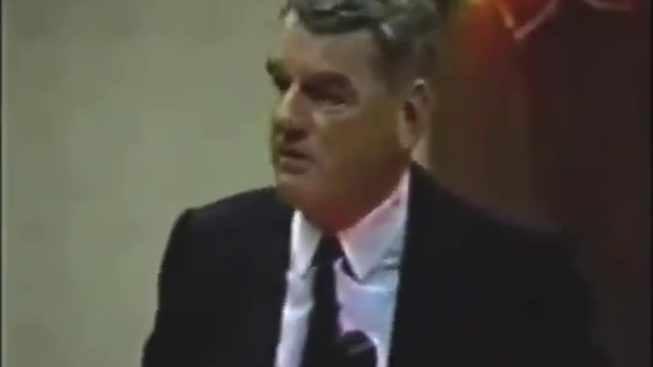 David Irving: Holocaust Lie in 9 Minutes