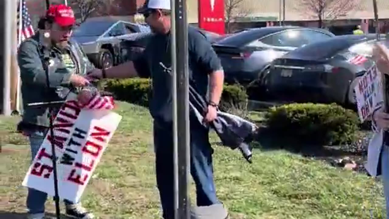 Pro-Elon Counter-Protesters Make His Day (VIDEO)