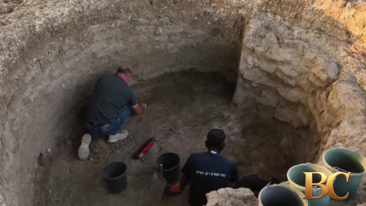 Rare intact 5,500-year-old Canaanite blade workshop unearthed in southern Israel
