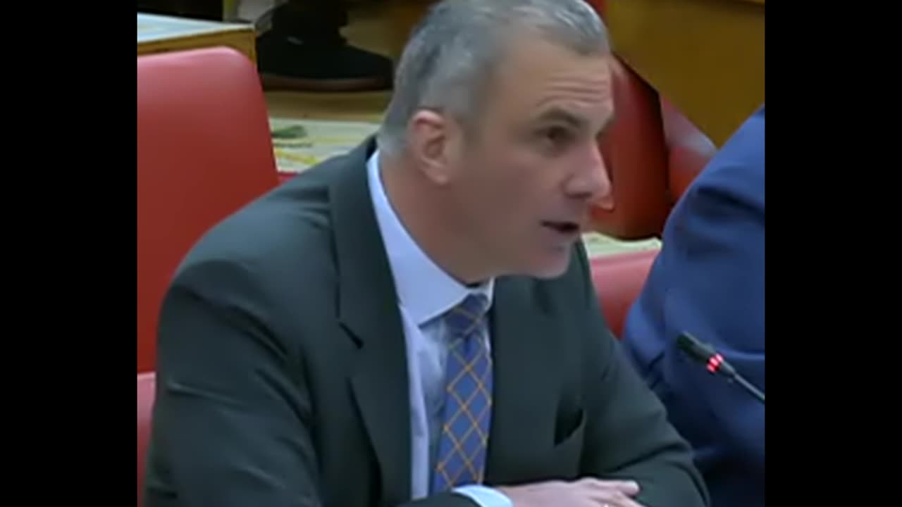 Ortega Smith a Bolaños: Usted es el sepulturero de Montesquieu.