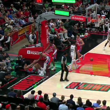 NBA - Quentin Grimes finishes through contact for the and-1