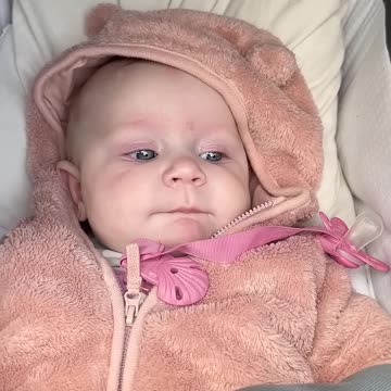 strolling with smiles and sunshine ☀️👶