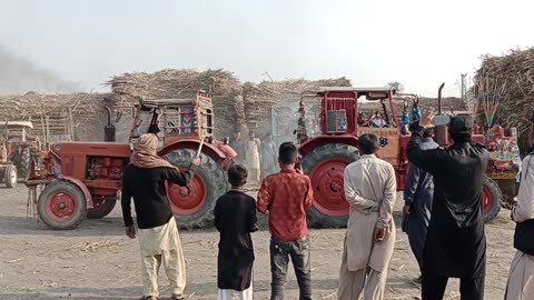 A great competition between 2 Tractors new and old Model