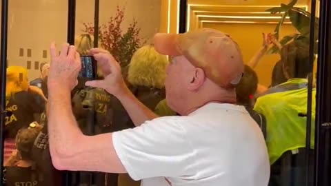 Unhinged Zionist threatens to shoot Pro Palestine Supporters and shoves the man who is recording him