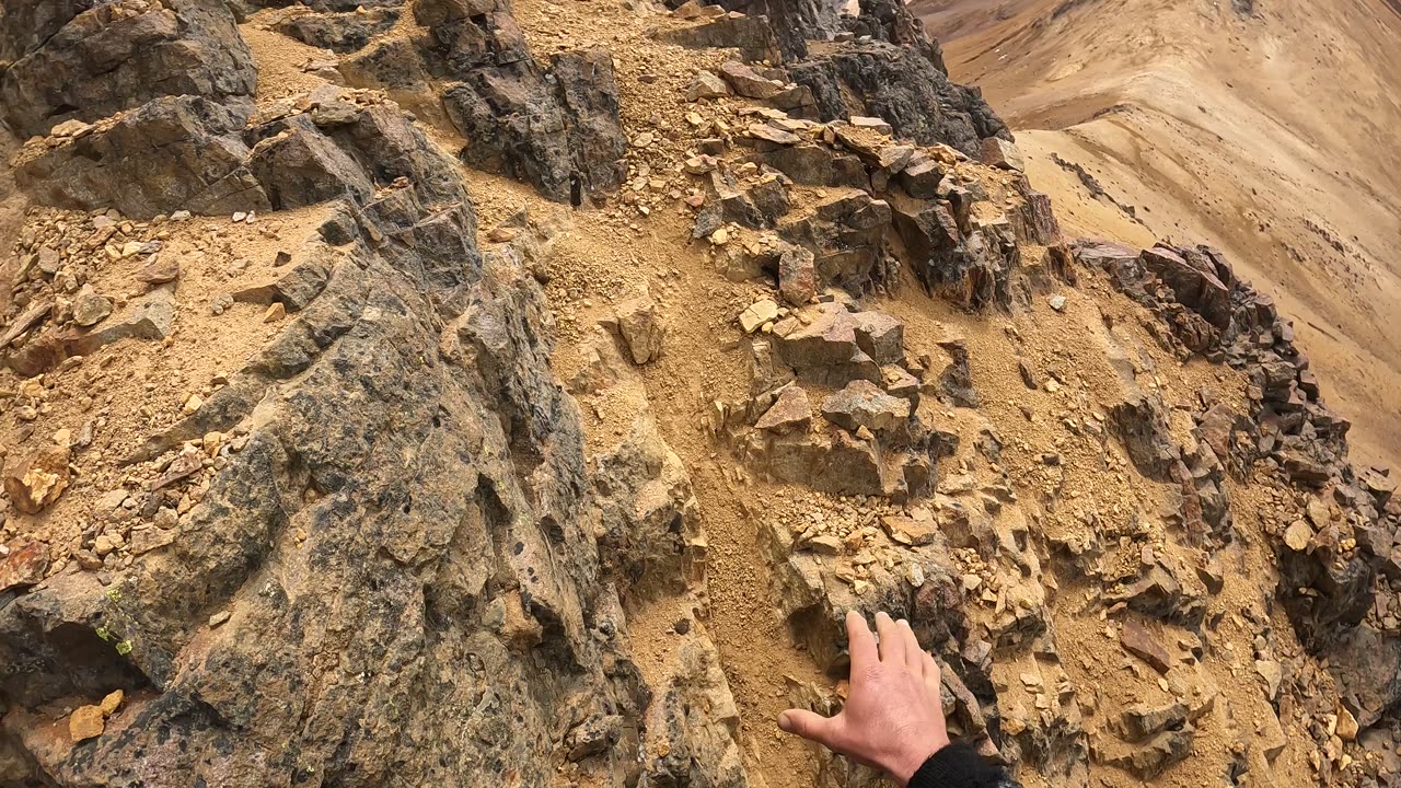Climbing to the first peak above Cachimayo #Huancavelica