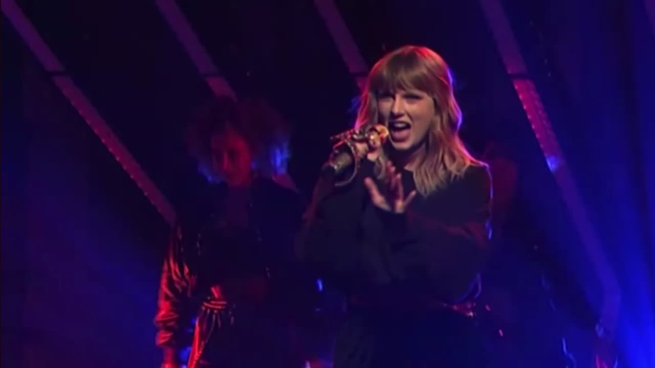 Taylor Swift ready for it (Live from SNL 2017)