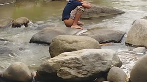 Are there people in your area who defecate in the river?