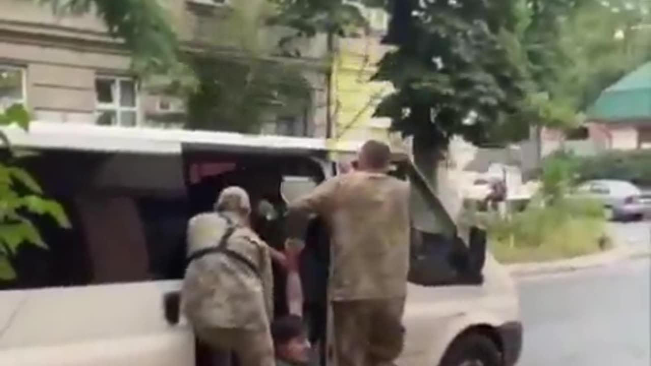 Azealia objects to the wholesale kidnapping of Ukrainian men to die