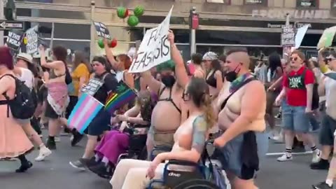 This is footage from NYC’s Pride Parade. What do you notice about the participants？
