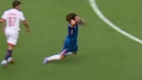 João Neves was sent off with a straight red card in the Club World Cup Final 2025 between Chelsea