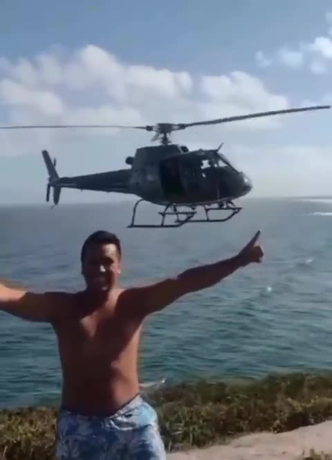 Helicopter pilot helps dude take a cool picture