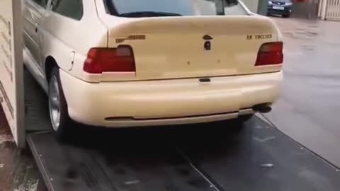 Rare Ford Escort Loaded! Enclosed Trailer Action – Click to See! 🚗🔥