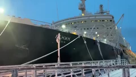 From Russia with Love fez uma transmissão ao vivo. Lenin ice breaker , Murmansk