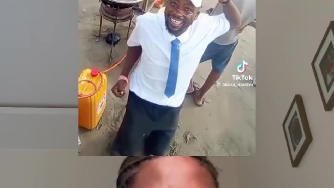 His tears touched me for real,all Nigerian government do mostly is to discourage people