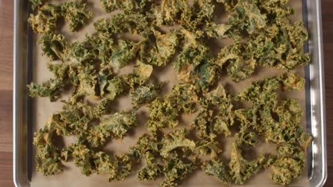 Vegan Cheesy Kale Chips