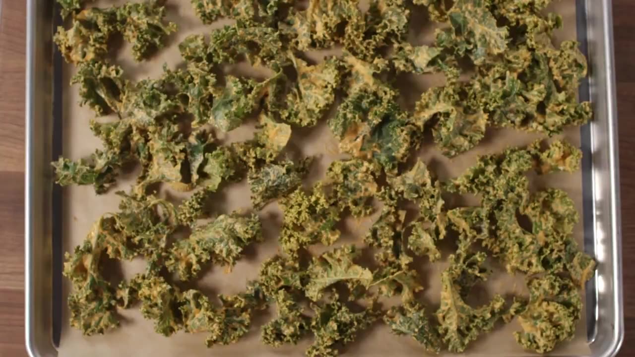Vegan Cheesy Kale Chips