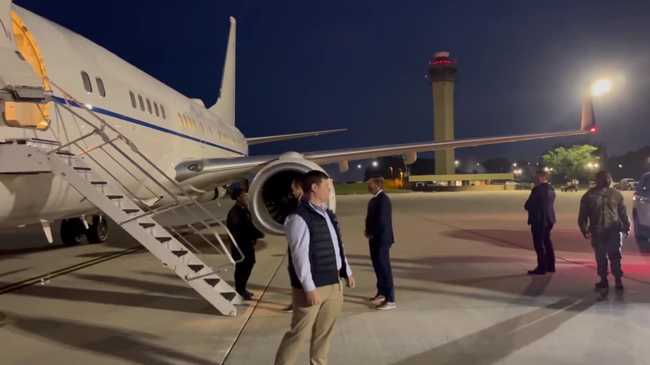🚨🔥Secretary of Defense Pete Hegseth Wheels up to Tampa. #USA