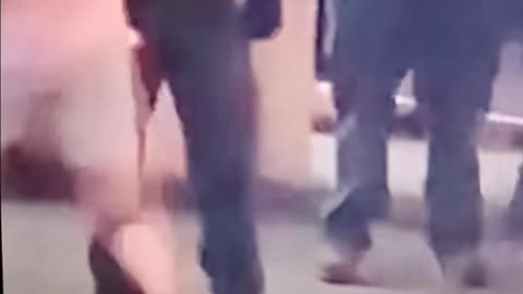 Man throws sandwich at federal agent