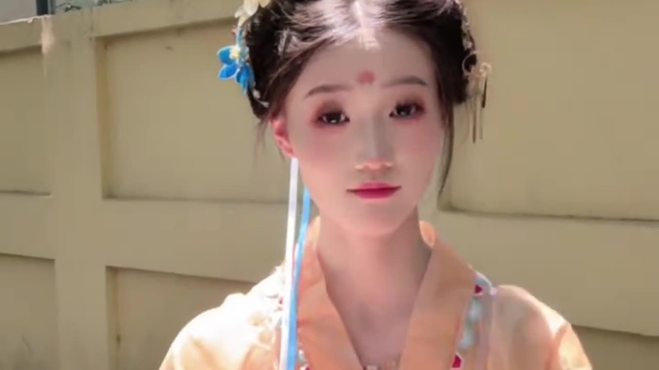 #汉服系列 #小唐风#南京颐和路#古装小姐姐 #俏皮可爱