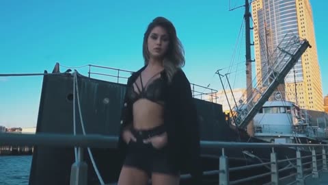 One second — and you’re in love. ❤️#7