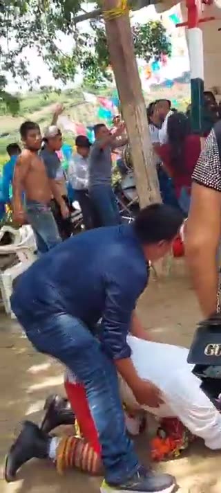 ¡IMPACTANTE! El MOMENTO EXACTO en que Voladores de Papantla CAEN desde 10 metros.