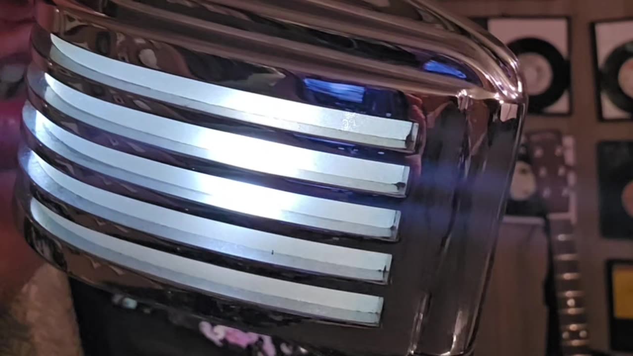 Heil Fin microphone demonstration.