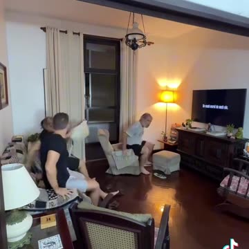 Zoando a propria mãe