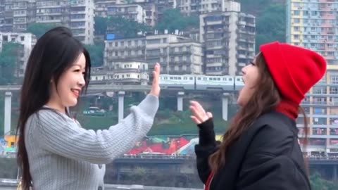 A hilarious optical illusion!.hd