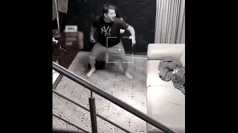 Dad bravely protect his kids ❤️