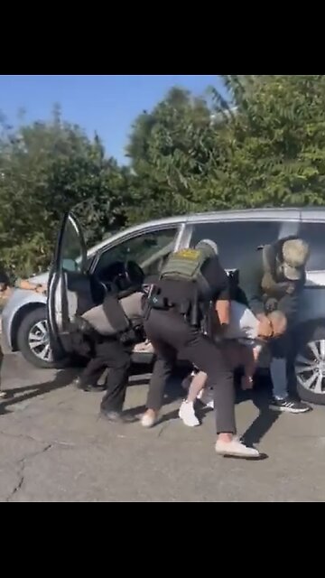 VIETNAMESE NATIONAL REFUSE TO SURRENDER🚓🏠🚨👮‍♂️🧎🚙👲📸DURING ARREST🚔👮💫