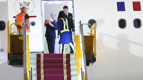 Macron's mush mangled by his "Mrs"