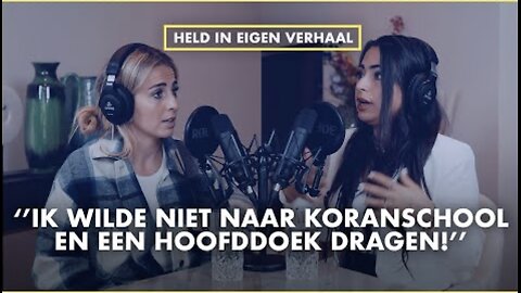 Lale gul bij een podcast 17