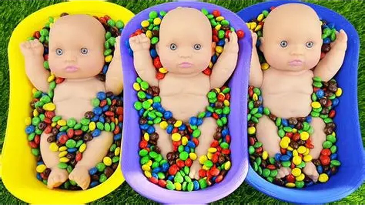 2 Minutes Satisfying with ASMR Mixing Candy & Funny Make Up in Three Bathtubs with M&M's Slime Video