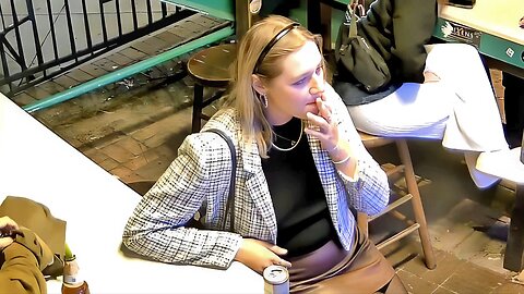 Candid Sexy Smoking Woman 787