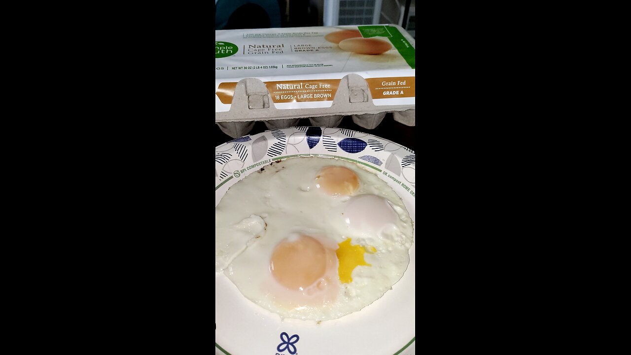 Eating Simple Truth Natural Cage Free Grain Fed Large Brown Eggs, Dbn, MI, 8/28/25