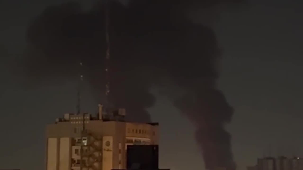 ⚡️🇮🇱🇮🇷 Now the sounds of explosions can be heard in Tehran