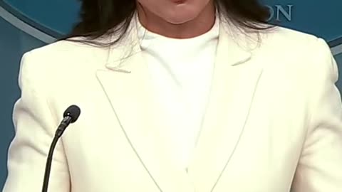 Karoline Leavitt and Tulsi Gabbard UNLEASH on a reporter over the Obama Russia hoax!