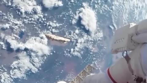 👨‍🚀✨ Caught on Camera: Spacewalk Meets the Unknown 👽🛸