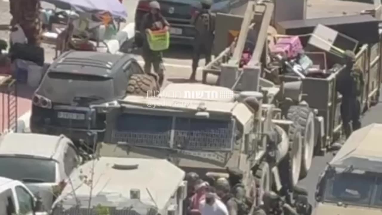 IDF carries out widespread arrests in Ramallah of bank and money exchange company employees