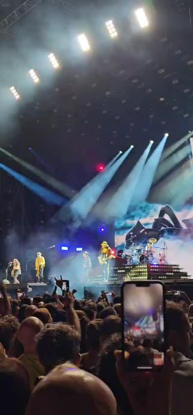 Scorpions “ndez” Tiranën, koncert në sheshin “Skënderbej”