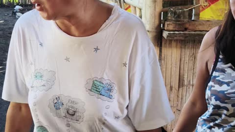 Nakapanagbo si mother sa baybay nakapalit ug isda