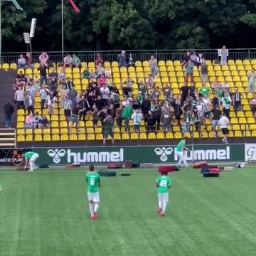 Watch how ordinary fans in Lithuania "kick" the coach out of the club