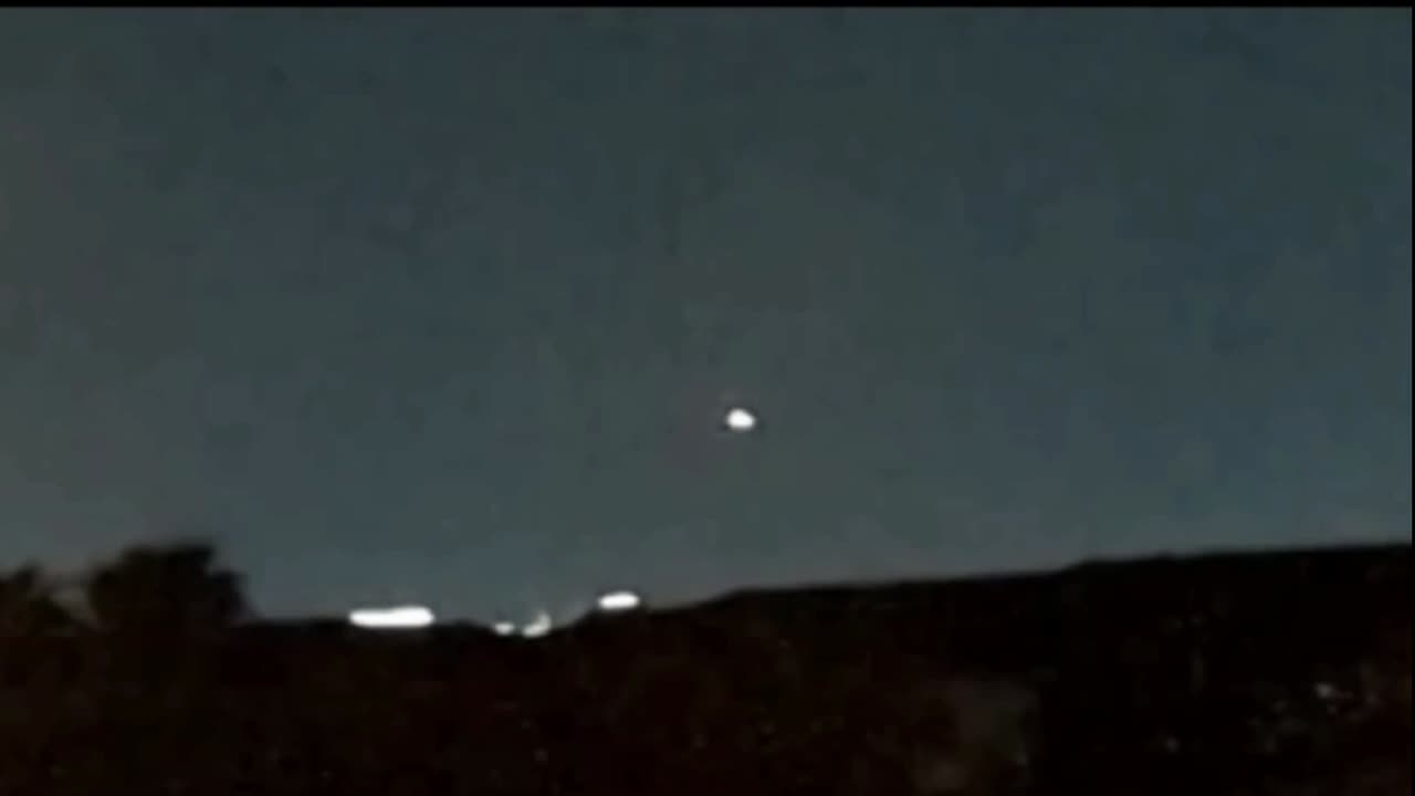 UFO 🛸 Pyramid Shape Several people Capture a Luminous object that Disappears!! 👽 Prime Disclosure 👽