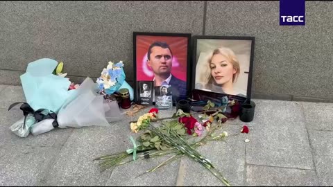 Someone Set Up a Memorial for Charlie Kirk and Iryna Zarutska Outside the U.S. Embassy in Moscow