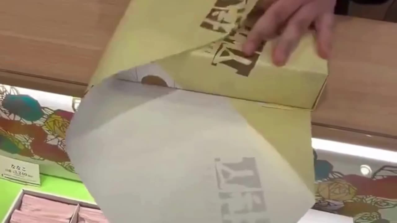 🎁 Fastest & Neatest Gift Wrapping You’ll Ever See! ✨#GiftWrapping🎁#WrappingSkills✂️#SatisfyingVideo😍