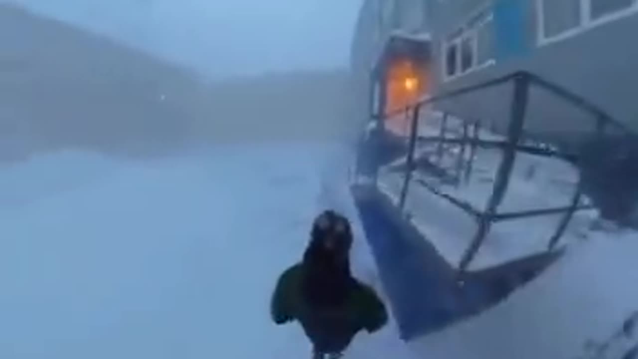 What It’s Like to Get a Package in Russia’s Frozen City – Norilsk ❄️📬