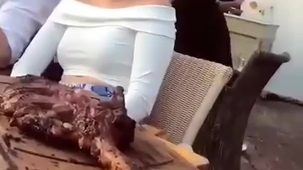 😂🍽️ This Table Side Carving Order Will Make You Laugh! | FunFM