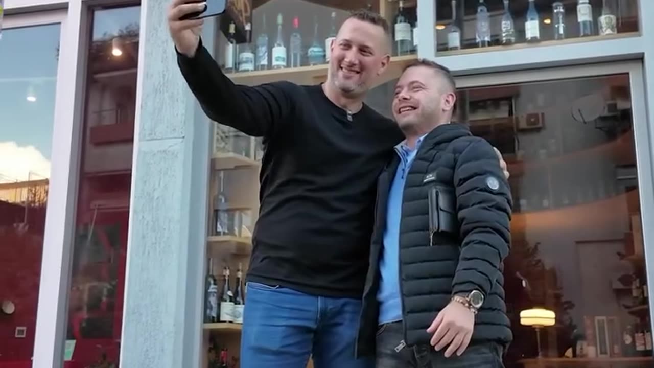 Qytetarët e Tiranës hapin zemrën me Florjan Binajn!